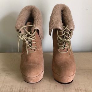 Pour La Victoire camel suede booties